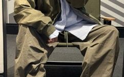 2025年10月18日 木土相生日穿搭：军绿配灰褐显中性风