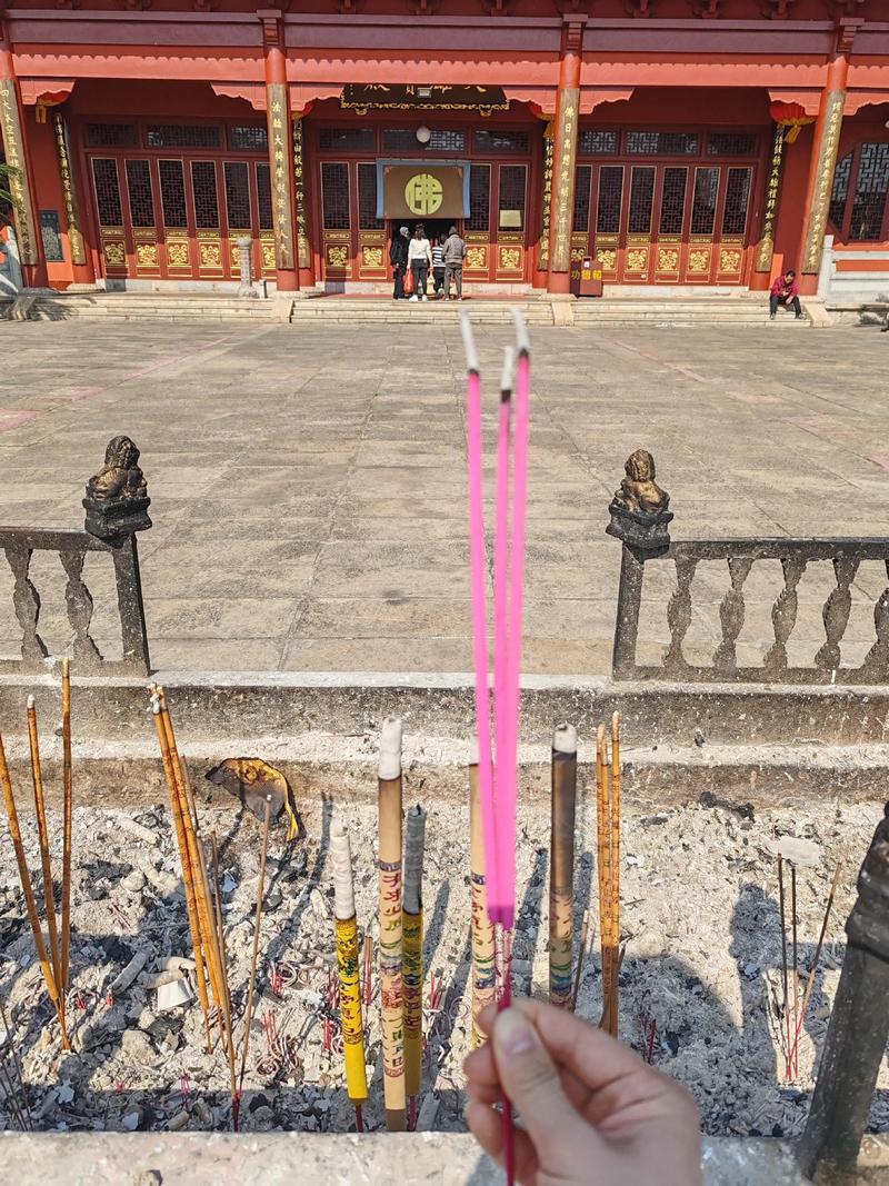 2026年3月寺庙上香吉日 2026年3月适合上香的黄道吉日查询-第1张图片